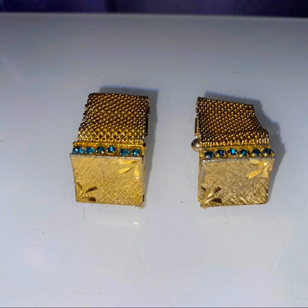 Vintage gold toned‎ cuff links with matching pin